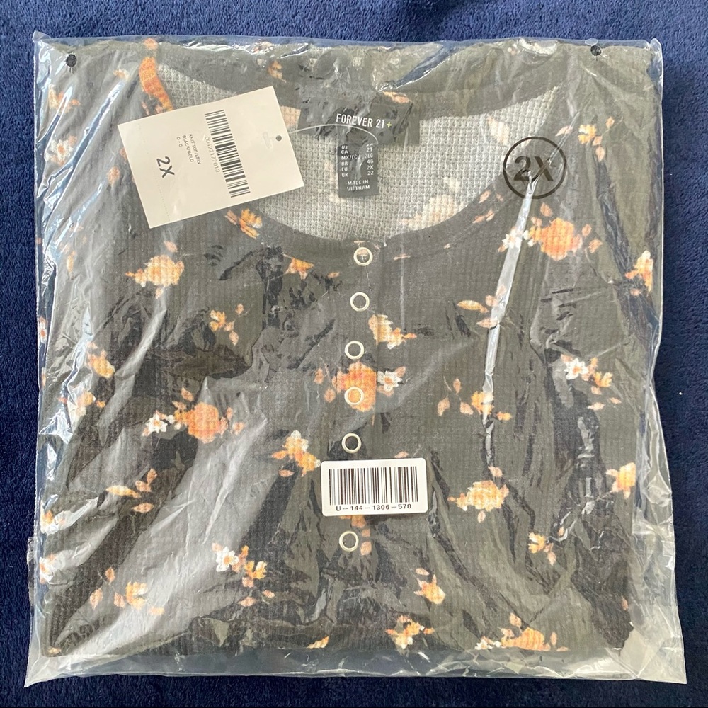 Forever 21 Black Floral Henley Top Plus Size